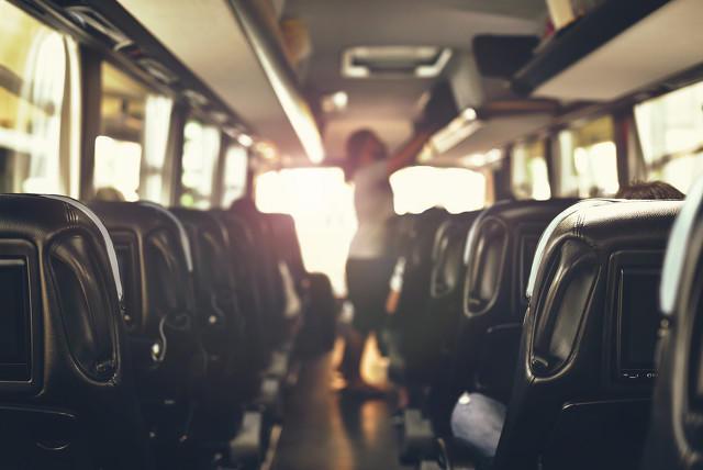 财经时评|站点巴士热潮背后 ：传统客运业的“互联网+”突围战