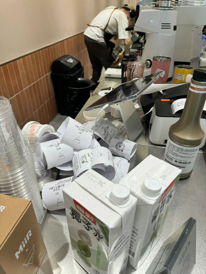 _时薪25块的Manner兼职快比春运票难抢了?日结打工人拼手速讨好领导只为有个班上_时薪25块的Manner兼职快比春运票难抢了?日结打工人拼手速讨好领导只为有个班上