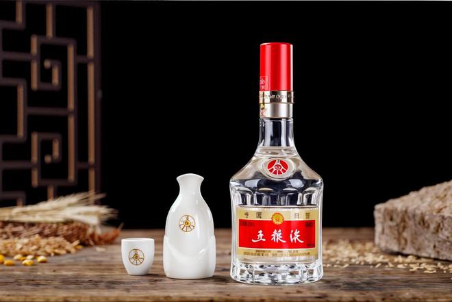 烈日灼心手指灭烟寓意__五粮液烟灰缸