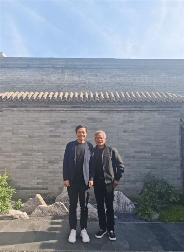 身披唐装的黄仁勋，能不能讲好中国话？