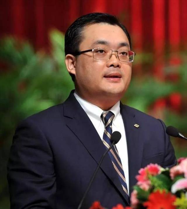 _玻璃大王曹德旺与他的玻璃企业_玻璃大王曹德旺的爱情故事