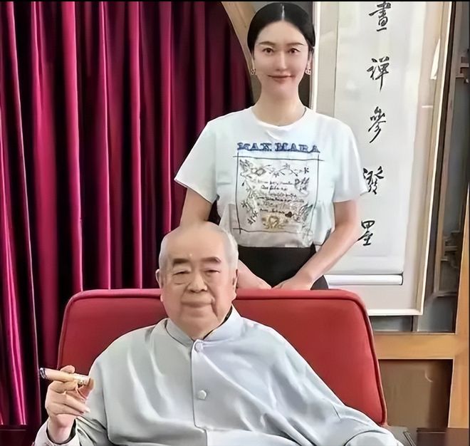 丈夫妻子去美容院丈夫对美容师_丈夫死了妻子可以参加葬礼吗_