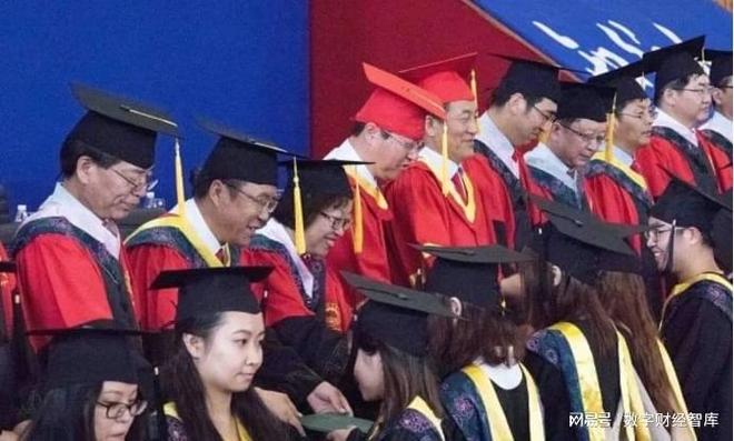纳米创始人是谁_中国14纳米芯片光刻机_