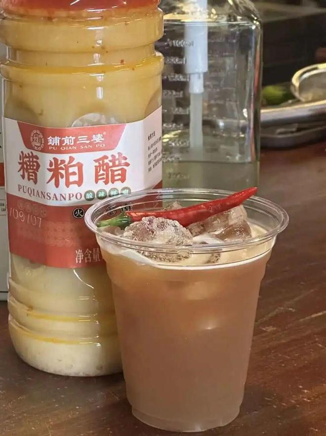 瑞幸联名王者荣耀推“酸角美式”，网友：喝出痛苦面具！__瑞幸联名王者荣耀推“酸角美式”，网友：喝出痛苦面具！