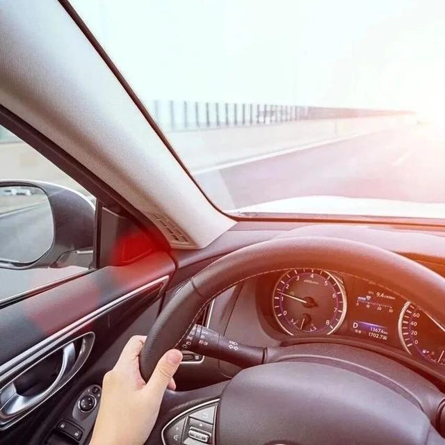 _年轻人为何抛弃4S店？_年轻人为何抛弃4S店？