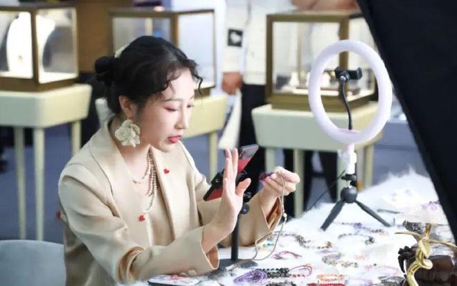 5万苏北县城“宝妈”们，掌控欧美辣妹潮流_5万苏北县城“宝妈”们，掌控欧美辣妹潮流_