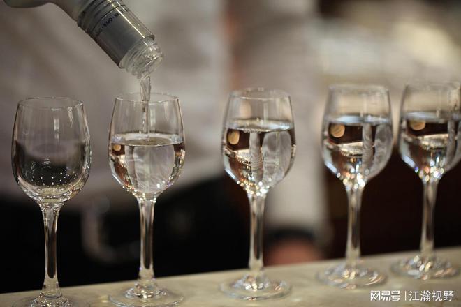 白酒企业并购__白酒行业惨遭降维打击