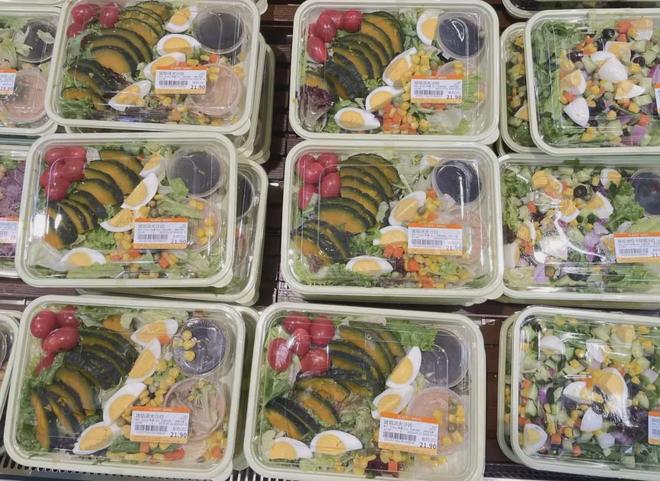 「贵妇超市」，正在变成「穷鬼食堂」？__「贵妇超市」，正在变成「穷鬼食堂」？
