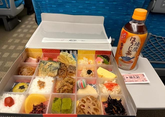 高铁15元盒饭有哪些菜__高铁泡面姐后续