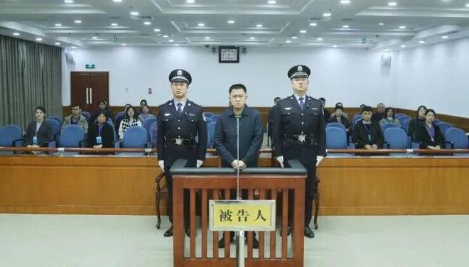 新华保险监事长_新华保险执行董事_