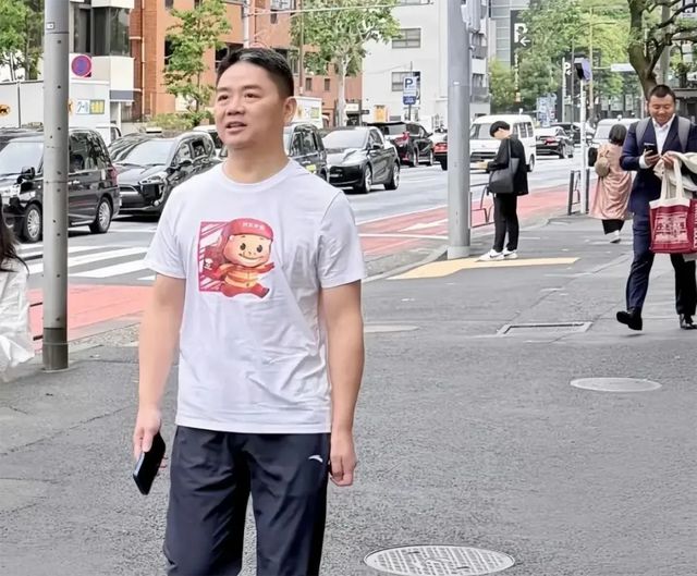 _刘强东外卖_刘强东骑三轮车送货