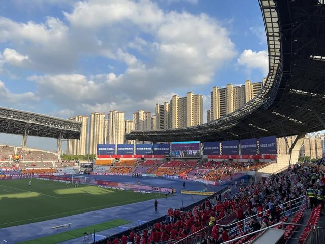 苏超上演榜首大战，悬着的心终于放下了！为什么主场变来变去？__苏超上演榜首大战，悬着的心终于放下了！为什么主场变来变去？