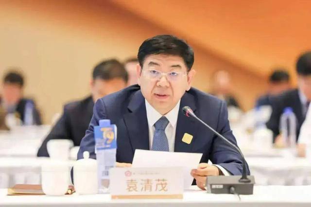 2400亿山西市值一哥换届，总经理继续空缺，去年人均薪酬28万