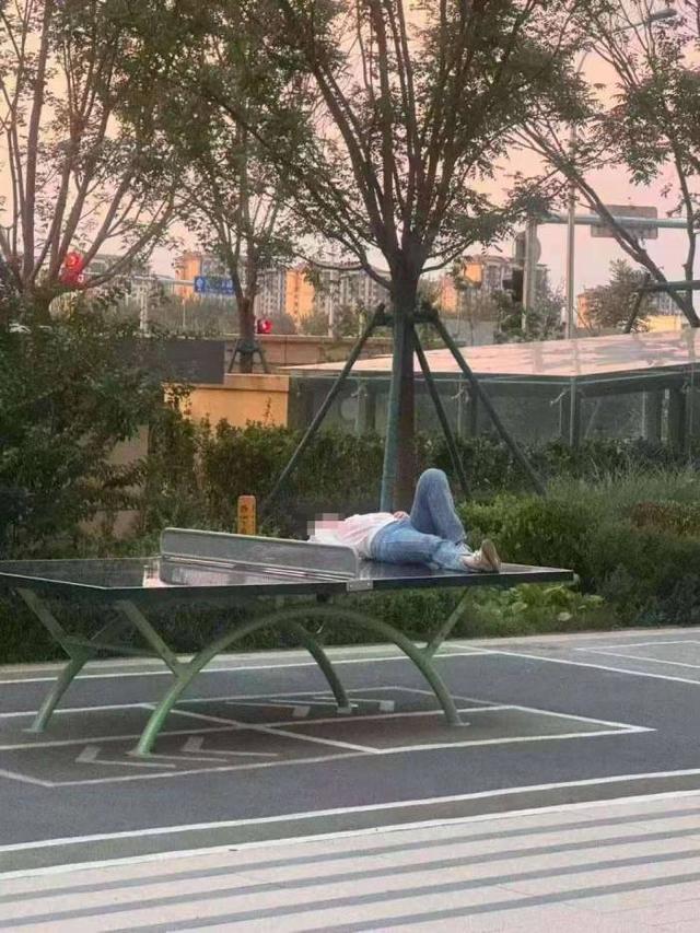 被指“8元物业费却现多处烟头”，实探绿城晓风印月：口碑销售夹击下的“灰色时刻”_被指“8元物业费却现多处烟头”，实探绿城晓风印月：口碑销售夹击下的“灰色时刻”_