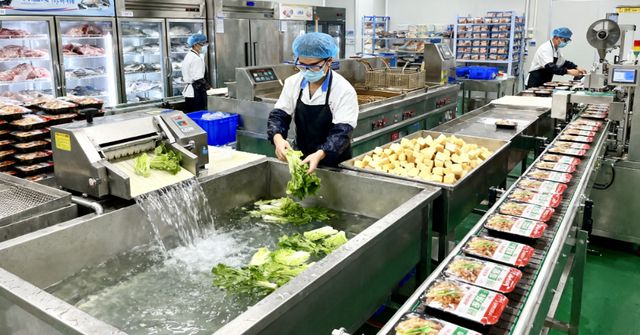 从“罗永浩VS西贝”，看餐饮行业的中场战事__罗永浩中杯星巴克视频是真的吗