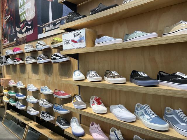 债务压力不减，威富集团再卖子品牌