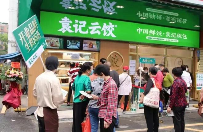 吃出蚯蚓、安全存疑、背刺现制：一年卖出30亿只的“饺子大王”，为何翻车？