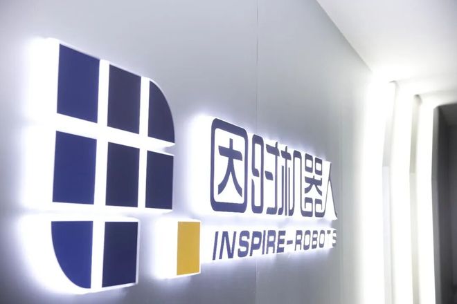 要割腕要跳楼让家人急白了头_黄奕额头的伤口假造是贝果头_