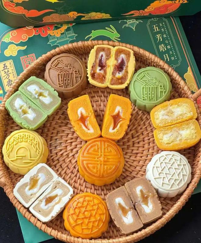 星巴克伙伴卖月饼_星巴克月饼销售_