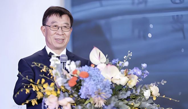 _前“优等生”转型期过半,缘何又成了“退保大户”?丨正经深度_前“优等生”转型期过半,缘何又成了“退保大户”?丨正经深度