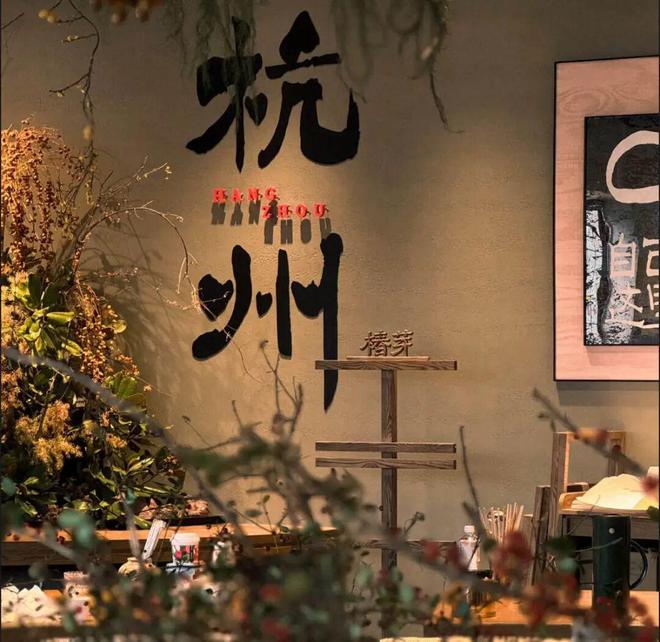 排队上百桌，复购率超40%，现象级神店椿芽的“讲究”法则__排队上百桌，复购率超40%，现象级神店椿芽的“讲究”法则