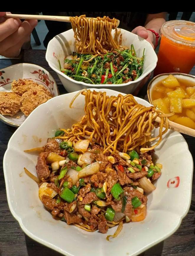 _排队上百桌，复购率超40%，现象级神店椿芽的“讲究”法则_排队上百桌，复购率超40%，现象级神店椿芽的“讲究”法则