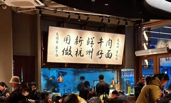 排队上百桌，复购率超40%，现象级神店椿芽的“讲究”法则_排队上百桌，复购率超40%，现象级神店椿芽的“讲究”法则_