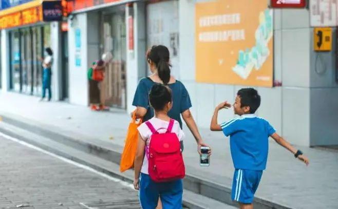 育儿上班两不误，多地争相涌现：时薪11元的“妈妈岗”，是福音还是深渊？_育儿上班两不误，多地争相涌现：时薪11元的“妈妈岗”，是福音还是深渊？_