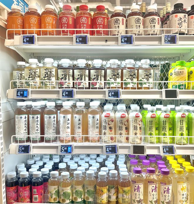 _“一天8杯水”，变成百亿大生意_“一天8杯水”，变成百亿大生意