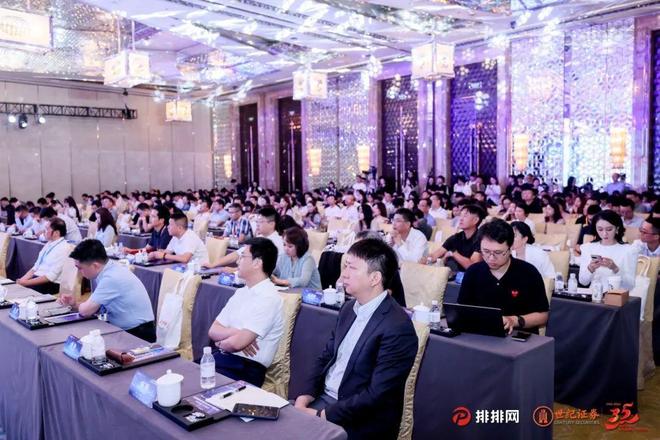 沪上论坛解码融合路径：AI 驱动下，FOF与量化如何上演双向奔赴？__沪上论坛解码融合路径：AI 驱动下，FOF与量化如何上演双向奔赴？