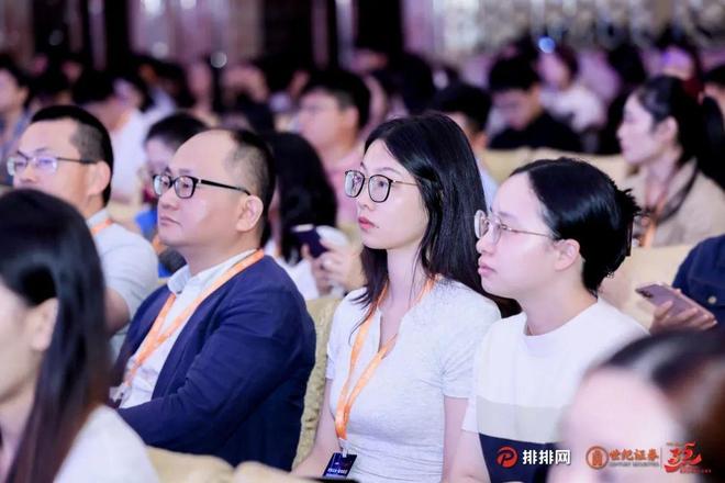 沪上论坛解码融合路径：AI 驱动下，FOF与量化如何上演双向奔赴？_沪上论坛解码融合路径：AI 驱动下，FOF与量化如何上演双向奔赴？_