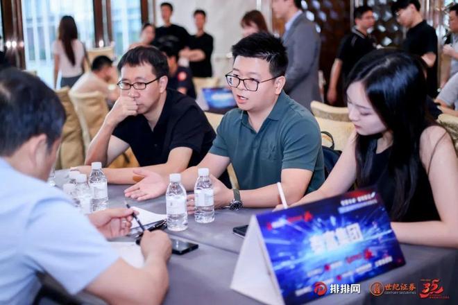 _沪上论坛解码融合路径：AI 驱动下，FOF与量化如何上演双向奔赴？_沪上论坛解码融合路径：AI 驱动下，FOF与量化如何上演双向奔赴？