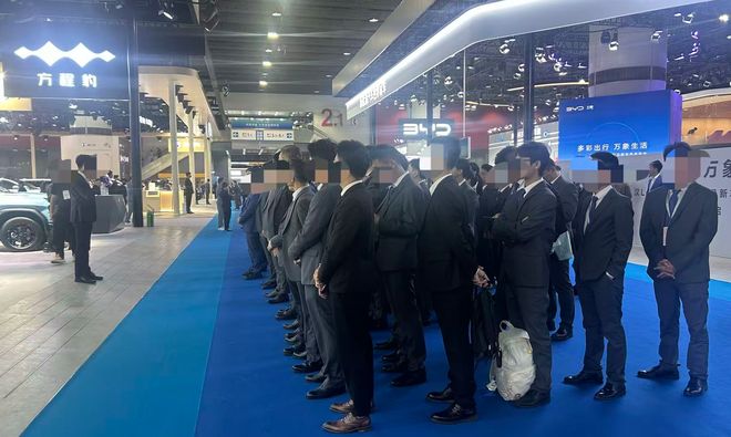 22万平米的广州车展变身“大卖场”：直播卖车“喊破嗓”，销售疯抢客源