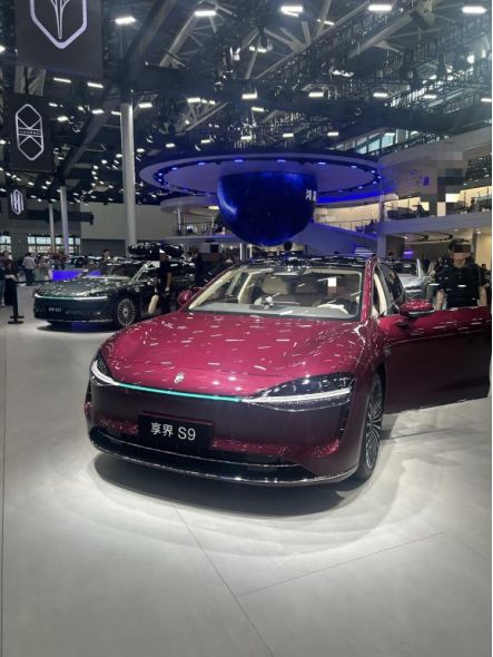 _22万平米的广州车展变身“大卖场”:直播卖车“喊破嗓”,销售疯抢客源_22万平米的广州车展变身“大卖场”:直播卖车“喊破嗓”,销售疯抢客源