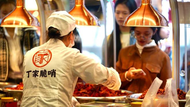 从厨房佐餐到双十一主角,贵州酸汤突围:拼多多培土电商新周期__从厨房佐餐到双十一主角,贵州酸汤突围:拼多多培土电商新周期