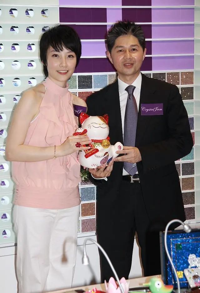 从唱跳改行干审计！女明星勇闯金融圈，干出多少隐形富婆？__从唱跳改行干审计！女明星勇闯金融圈，干出多少隐形富婆？