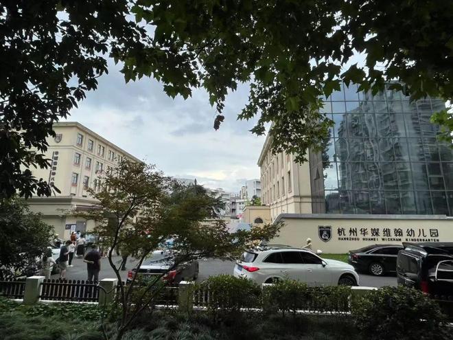 _美团快乐猴首店：“避开”盒马NB，距离大润发400米_美团快乐猴首店：“避开”盒马NB，距离大润发400米
