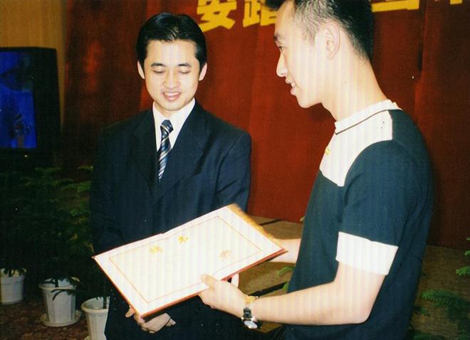 _深挖一下丨始祖鸟烟花下，安踏的品牌帝国之路！_深挖一下丨始祖鸟烟花下，安踏的品牌帝国之路！