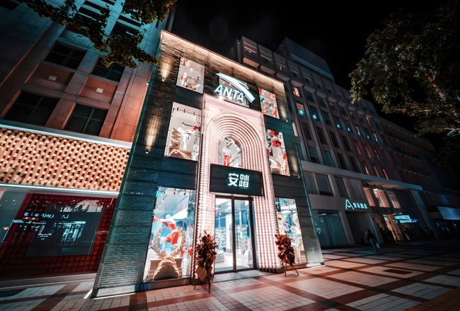 安踏始祖鸟是哪个国家的品牌__安踏和始祖鸟联名款