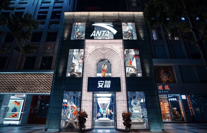 _安踏始祖鸟是哪个国家的品牌_安踏和始祖鸟联名款