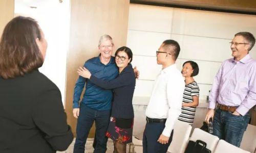 _中国最狠打工妹，改写全球玻璃史_中国最狠打工妹，改写全球玻璃史