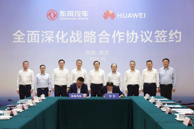 铿锵绽放 “双冠”共振：岚图汽车如何借力顶级赛事助力价值跃升__铿锵绽放 “双冠”共振：岚图汽车如何借力顶级赛事助力价值跃升