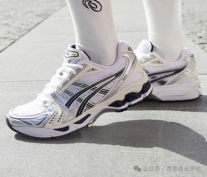 泼天的流量之下，亚瑟士“危机”来了？_泼天的流量之下，亚瑟士“危机”来了？_