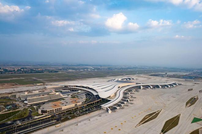 4大城市群的机场扩建潮背后：不止争人气，还要争“世界级枢纽”__4大城市群的机场扩建潮背后：不止争人气，还要争“世界级枢纽”