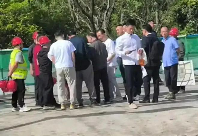 万达广场老总王健林__万王健林把万达广场卖给了谁
