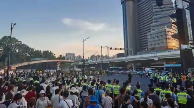 内衣丝袜套装多少钱__雷丝三角内衣高跟鞋丝袜视频