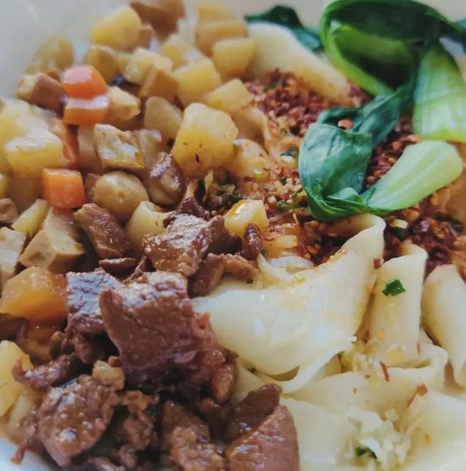 _多少打工人，午餐都在吃「假陕西菜」？_多少打工人，午餐都在吃「假陕西菜」？