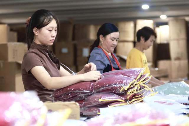 _重仓中国供应链,拼多多在下一盘什么“大棋”?_重仓中国供应链,拼多多在下一盘什么“大棋”?