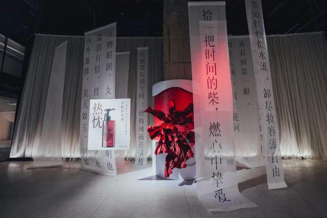 逆风中打造「清欢节」：年销10亿的卸妆油女王，为何要用5年圈定10万核心用户？| 思路说vol.26_逆风中打造「清欢节」：年销10亿的卸妆油女王，为何要用5年圈定10万核心用户？| 思路说vol.26_