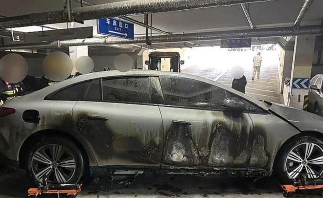 浙江嘉兴一纯电奔驰起火,厂家赔偿竟是蒙一个算一个?__浙江嘉兴一纯电奔驰起火,厂家赔偿竟是蒙一个算一个?